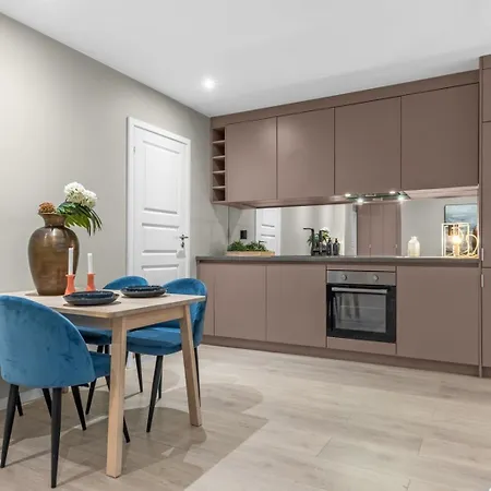 Modern In A Luxurious Area - Super - 6 Pax Apartment *