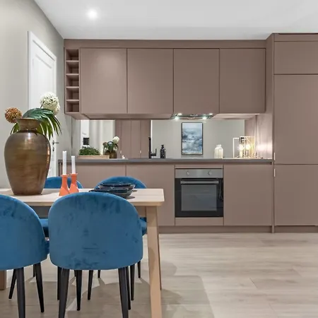 Modern In A Luxurious Area - Super - 6 Pax Apartment *